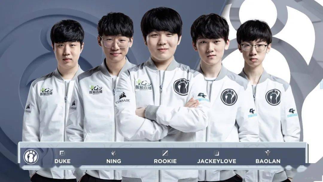 后点策应 后点策应